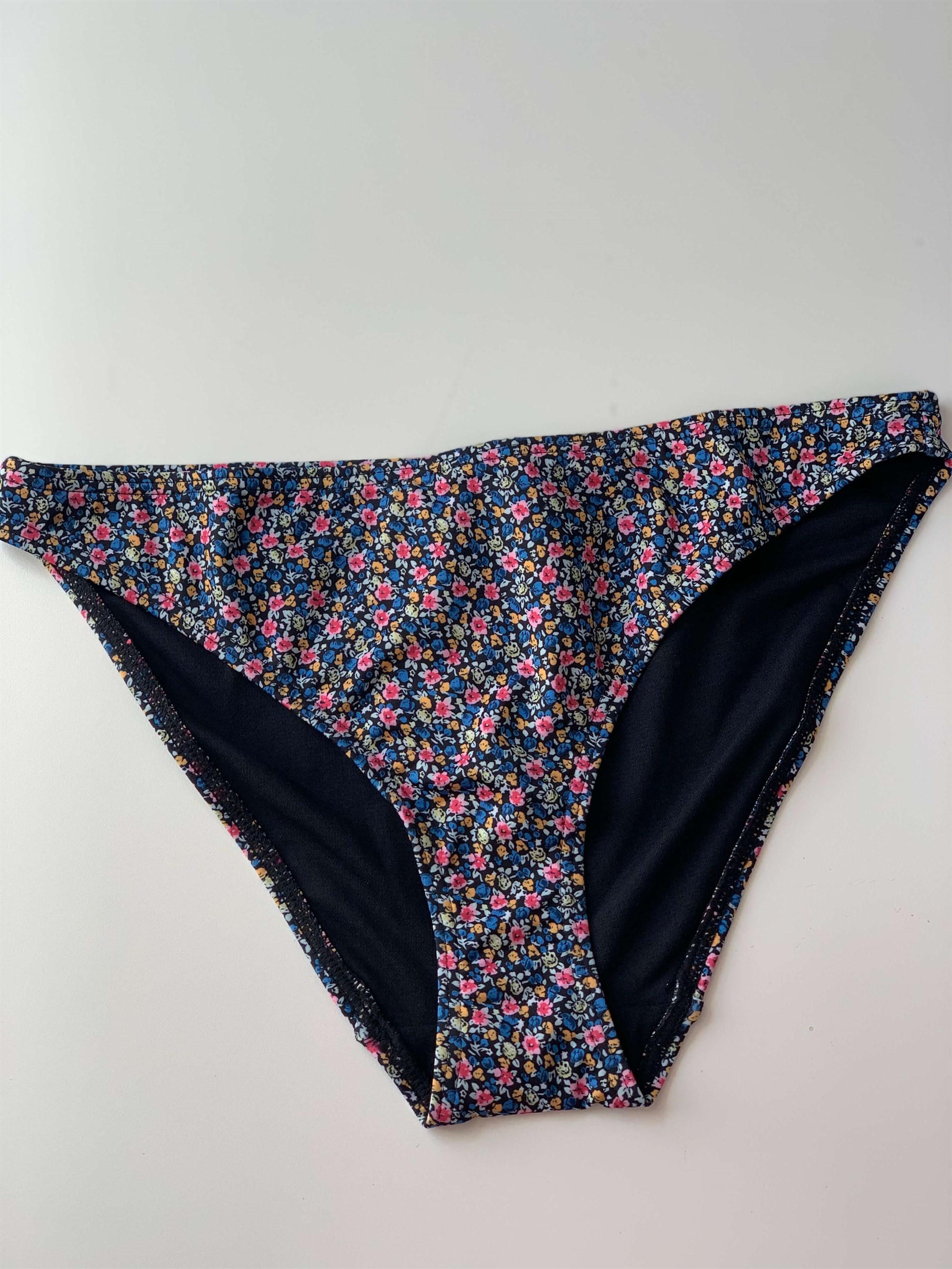 Hysterisk morsom Intuition Bonde Gestuz Bikiniunderdel - CanaGZ Bikini Bottom, Small Flower Black